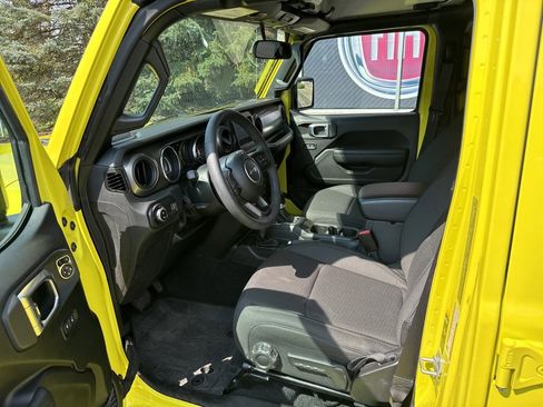 Used 2023 Jeep Gladiator Willys image 22