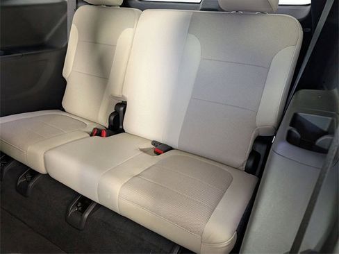 Used 2022 Chevrolet Traverse LT image 27