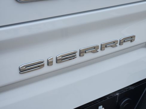 Used 2024 GMC Sierra 1500 AT4 w/ AT4 Preferred Package AWD/4WD image 13