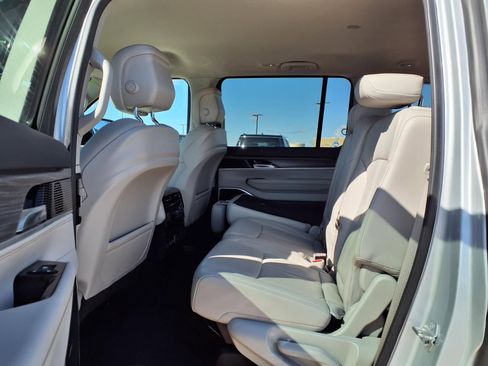 Certified 2023 Jeep Wagoneer Series III w/ Preferred Equipment Group image 26