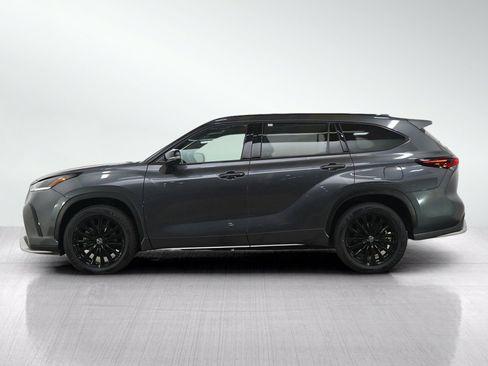 Used 2025 Toyota Highlander XSE AWD/4WD image 2