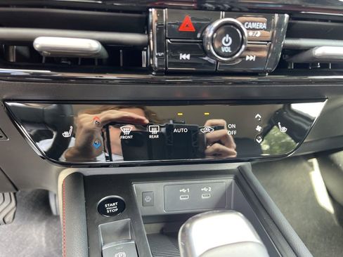 New 2026 Nissan Kicks SR w/ Cold Weather Package AWD/4WD image 10