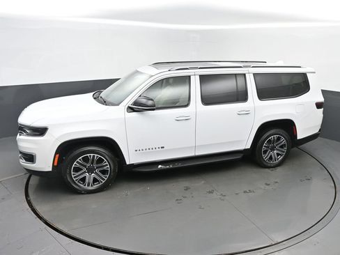 Used 2023 Jeep Wagoneer L Base w/ Premium Group I image 41