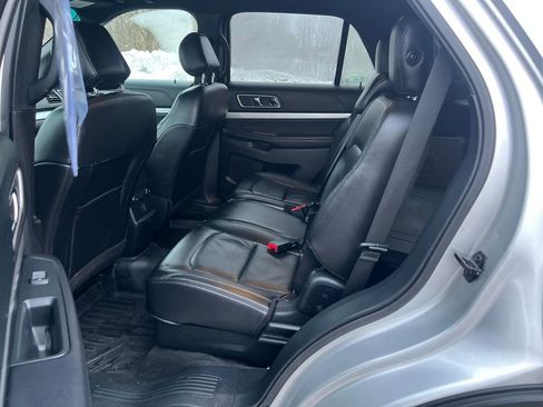 Used 2017 Ford Explorer XLT w/ Equipment Group 202A image 21