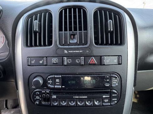 Used 2005 Chrysler Town & Country Touring w/ Luxury Group image 20