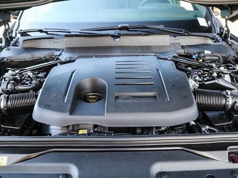 New 2025 Land Rover Discovery Dynamic SE image 30