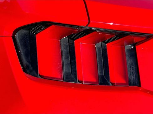 Used 2024 Ford Mustang Convertible image 28