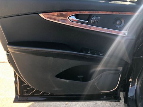 Used 2019 Lincoln Nautilus Reserve image 11