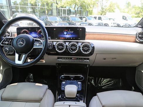 Used 2023 Mercedes-Benz CLA 250 image 10