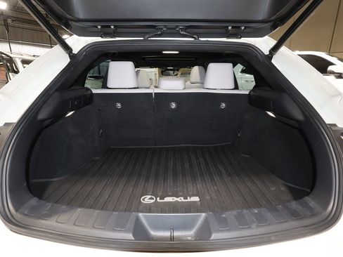 Used 2022 Lexus UX 200 w/ Premium Package image 24