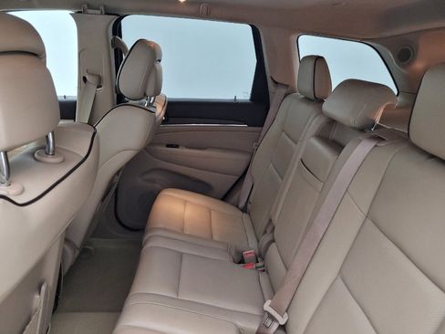 Used 2019 Jeep Grand Cherokee Overland RWD image 18