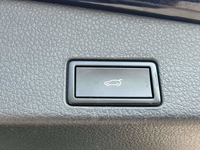 Used 2017 Volkswagen Touareg Wolfsburg Edition AWD/4WD image 22