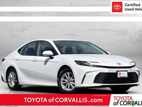 Certified 2025 Toyota Camry LE image 1