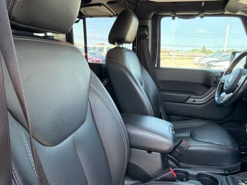 Used 2018 Jeep Wrangler Unlimited Sahara AWD/4WD image 21