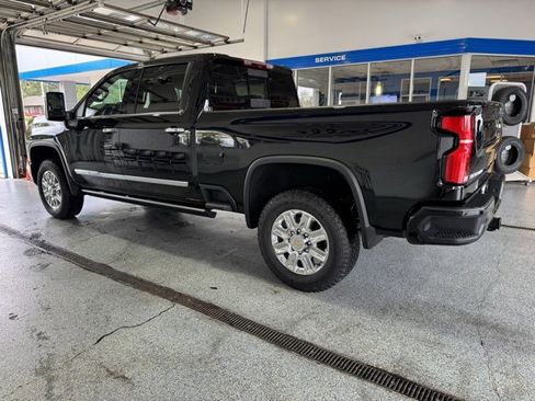 Used 2024 Chevrolet Silverado 2500 High Country w/ High Country Premium Package image 5