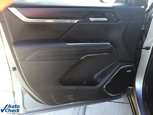 Used 2025 GMC Acadia Elevation image 26