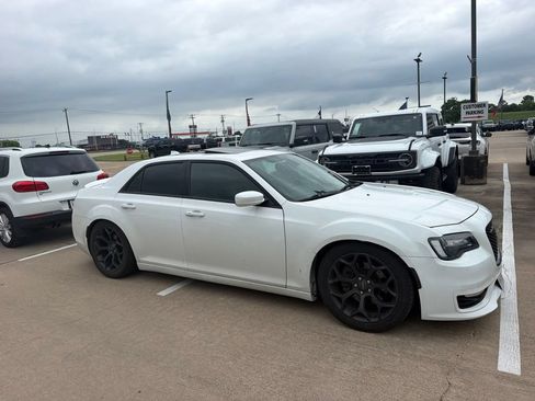 Used 2019 Chrysler 300 S w/ S Model Appearance Package RWD image 4
