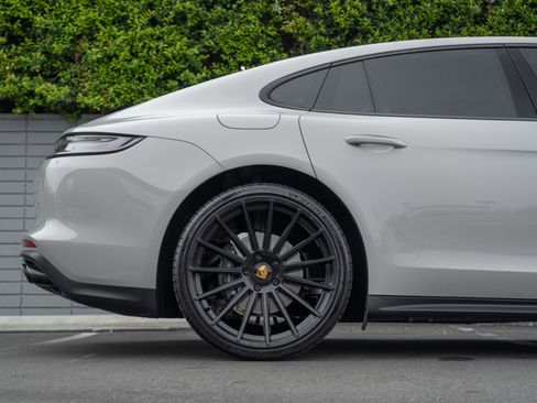 Used 2023 Porsche Panamera 4 Platinum Edition w/ Assistance Package image 10