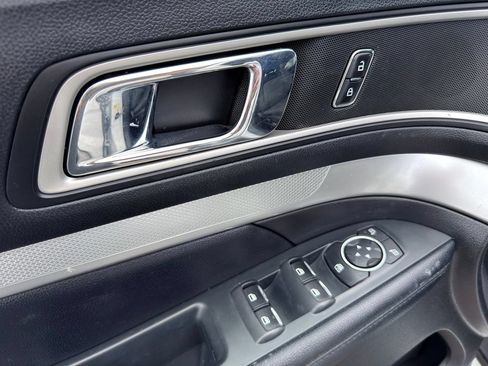 Used 2017 Ford Explorer XLT FWD image 23