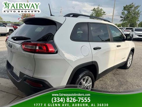 Used 2017 Jeep Cherokee Sport FWD image 6
