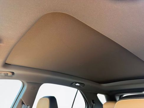 Used 2018 Chevrolet Equinox Premier FWD image 23