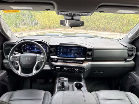 Used 2025 Chevrolet Silverado 1500 LT Trail Boss w/ LT Trail Boss Premium Package AWD/4WD image 12