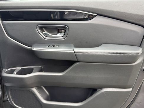 Used 2025 Honda Pilot EX-L image 11