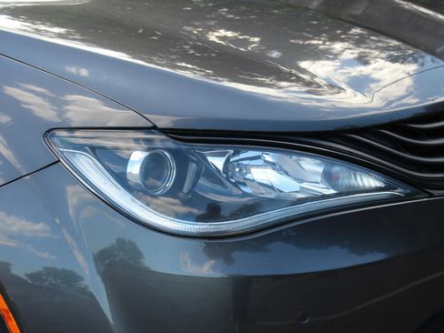 Used 2018 Chrysler Pacifica Limited w/ Advanced Safetytec Group FWD image 40