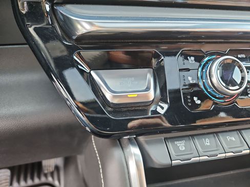 Used 2024 GMC Sierra 3500 Denali Ultimate image 20