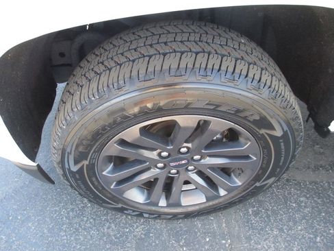 Used 2020 GMC Canyon SLE w/ Elevation Edition image 15