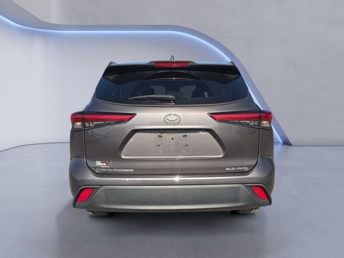 Used 2022 Toyota Highlander XLE AWD/4WD image 6