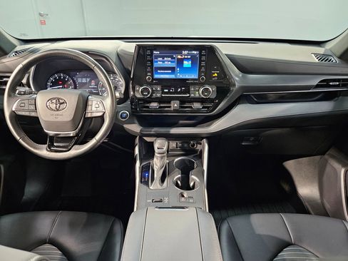 Used 2021 Toyota Highlander XSE FWD image 10