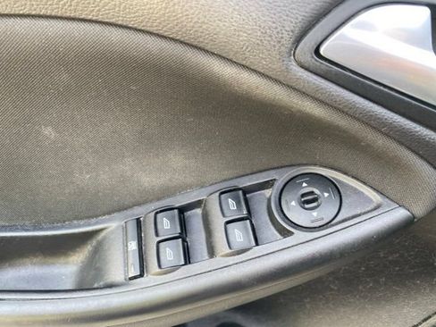Used 2015 Ford Focus SE w/ SE Cold Weather Package FWD image 14