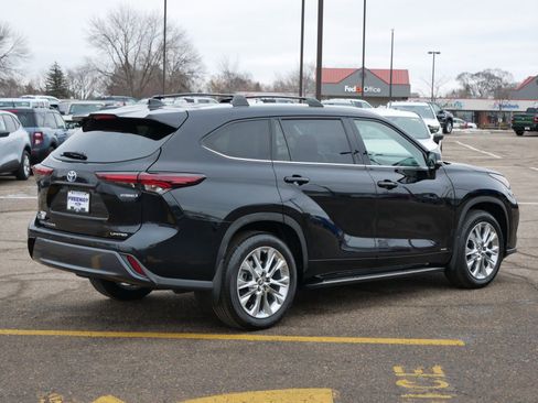 Used 2024 Toyota Highlander Limited image 6