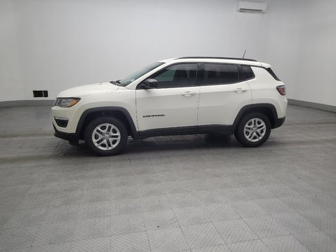 Used 2018 Jeep Compass Sport w/ Tech Group FWD image 2