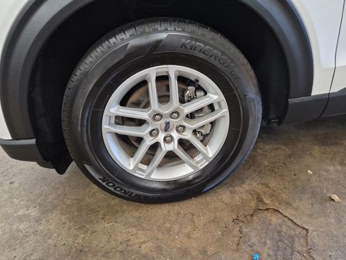 Certified 2025 Ford Explorer Active AWD/4WD image 8
