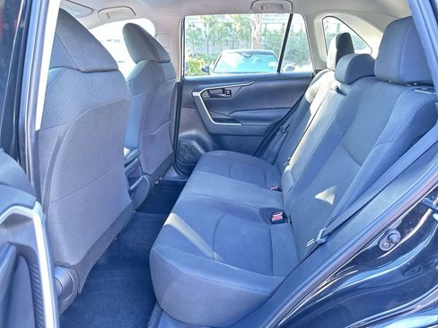 Used 2021 Toyota RAV4 LE AWD/4WD image 15