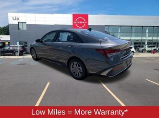Used 2024 Hyundai Elantra SEL FWD video 3