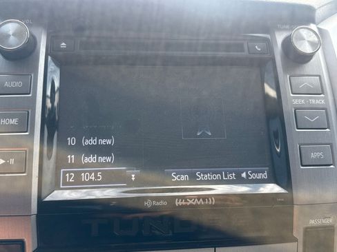 Used 2017 Toyota Tundra SR5 w/ SR5 Upgrade Package RWD image 39