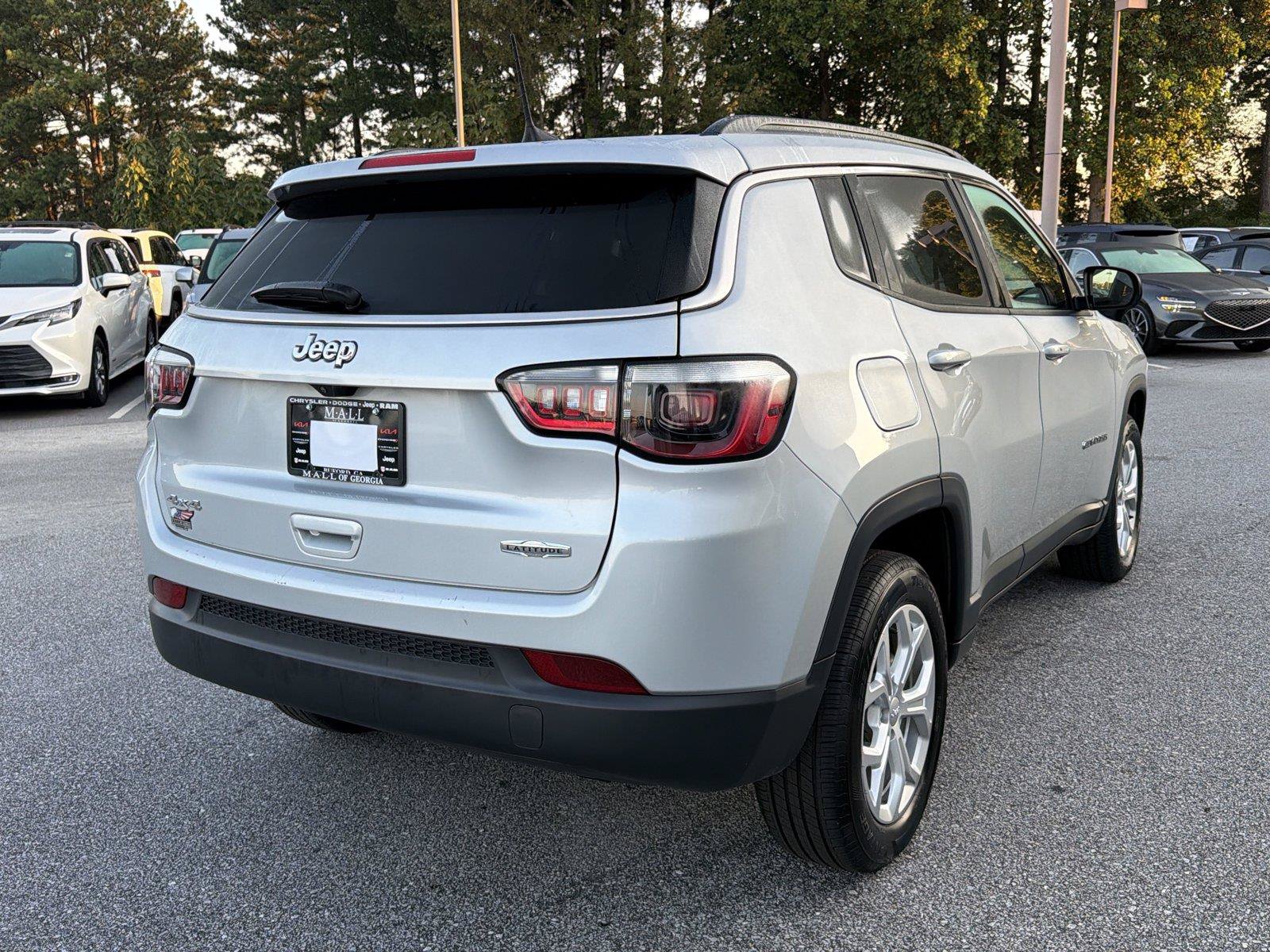 Used 2024 Jeep Compass Latitude AWD/4WD image 5