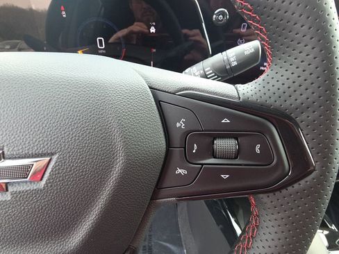 New 2026 Chevrolet Trax RS w/ Sunroof Package image 19