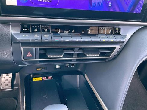 Used 2025 Toyota Camry XSE image 33