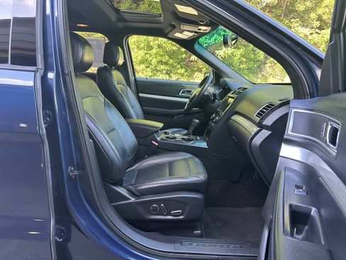 Used 2016 Ford Explorer XLT w/ Equipment Group 202A AWD/4WD image 22