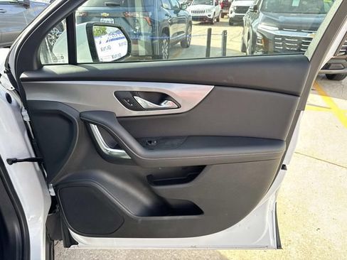 Used 2025 Chevrolet Blazer LT FWD image 31