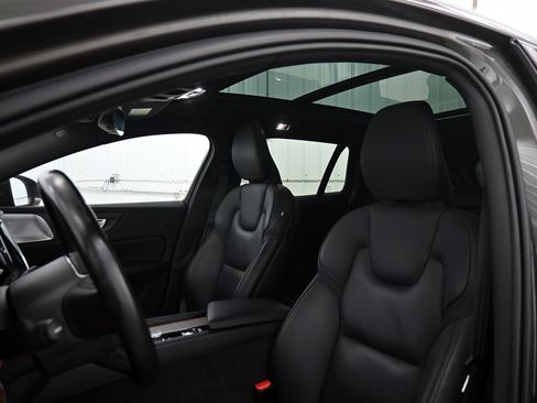 Used 2020 Volvo V60 T5 Cross Country image 5