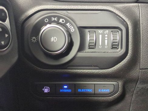 Used 2022 Jeep Wrangler Unlimited Sahara w/ Cold Weather Group AWD/4WD image 29
