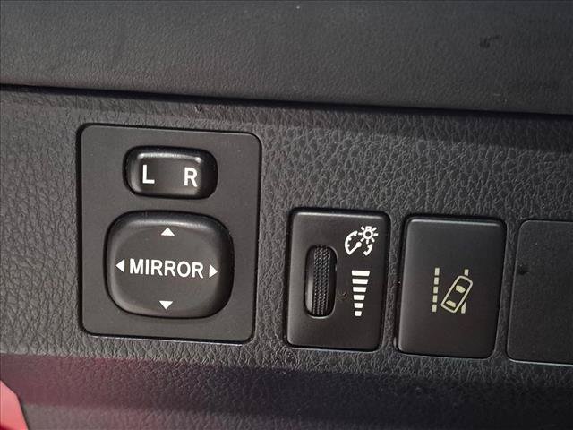Used 2017 Toyota RAV4 LE FWD image 12
