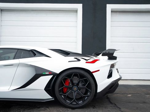 Used 2019 Lamborghini Aventador SVJ AWD/4WD image 12