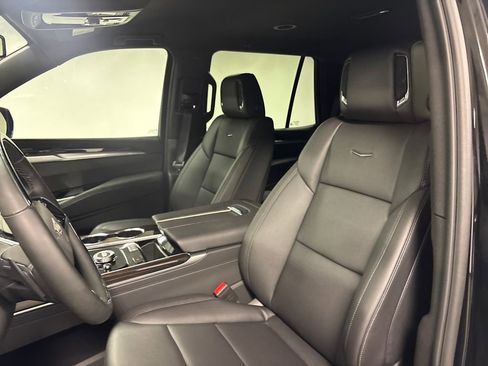 New 2025 Cadillac Escalade Luxury image 31