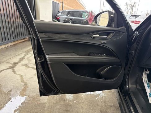 Used 2023 Alfa Romeo Stelvio Sprint image 17